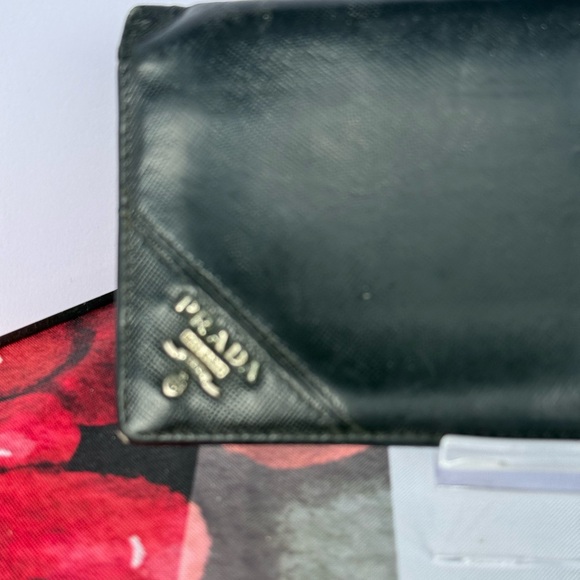 Prada - Picture 2 of 6